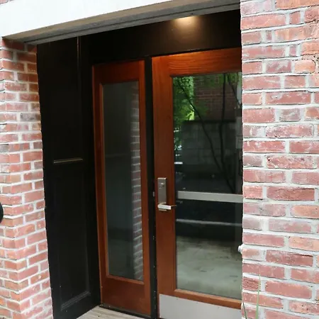 A Stylish Stay W/ A Queen Bed, Heated Floors.. #31 Brookline Exterior photo