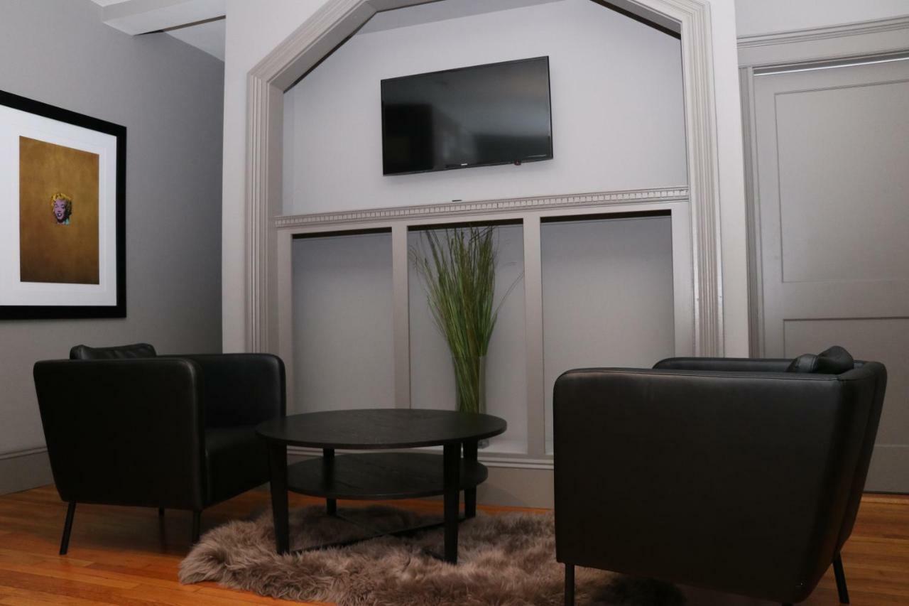 Apartment A Stylish W/ A Queen Bed, Heated Floors.. #31 *