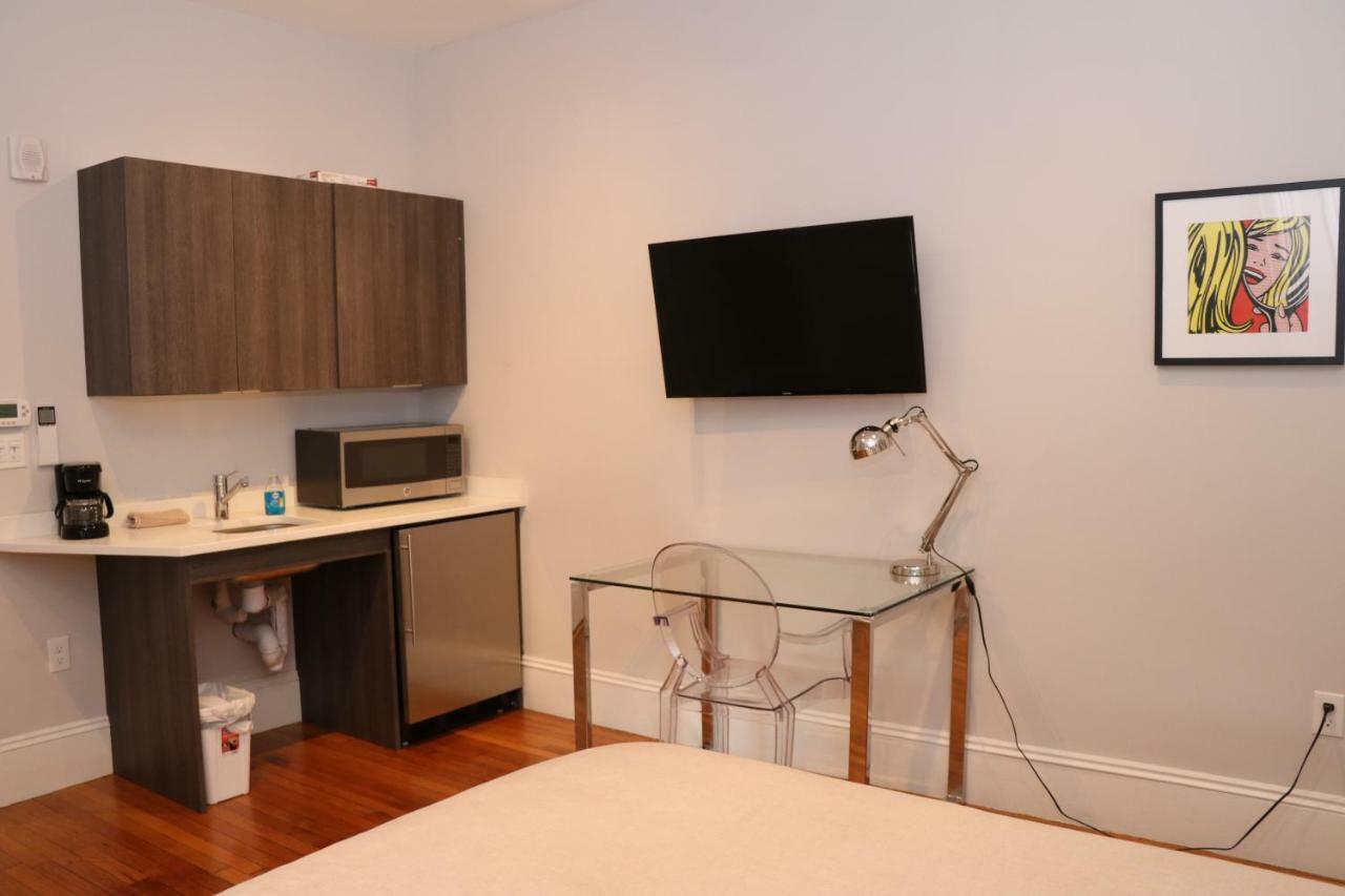Apartment A Stylish W/ A Queen Bed, Heated Floors.. #31 *