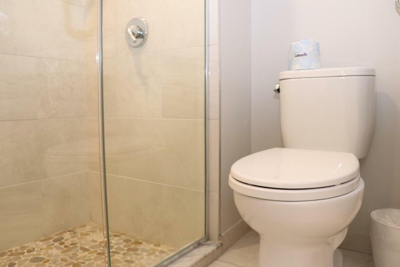 Apartment A Stylish W/ A Queen Bed, Heated Floors.. #31 *