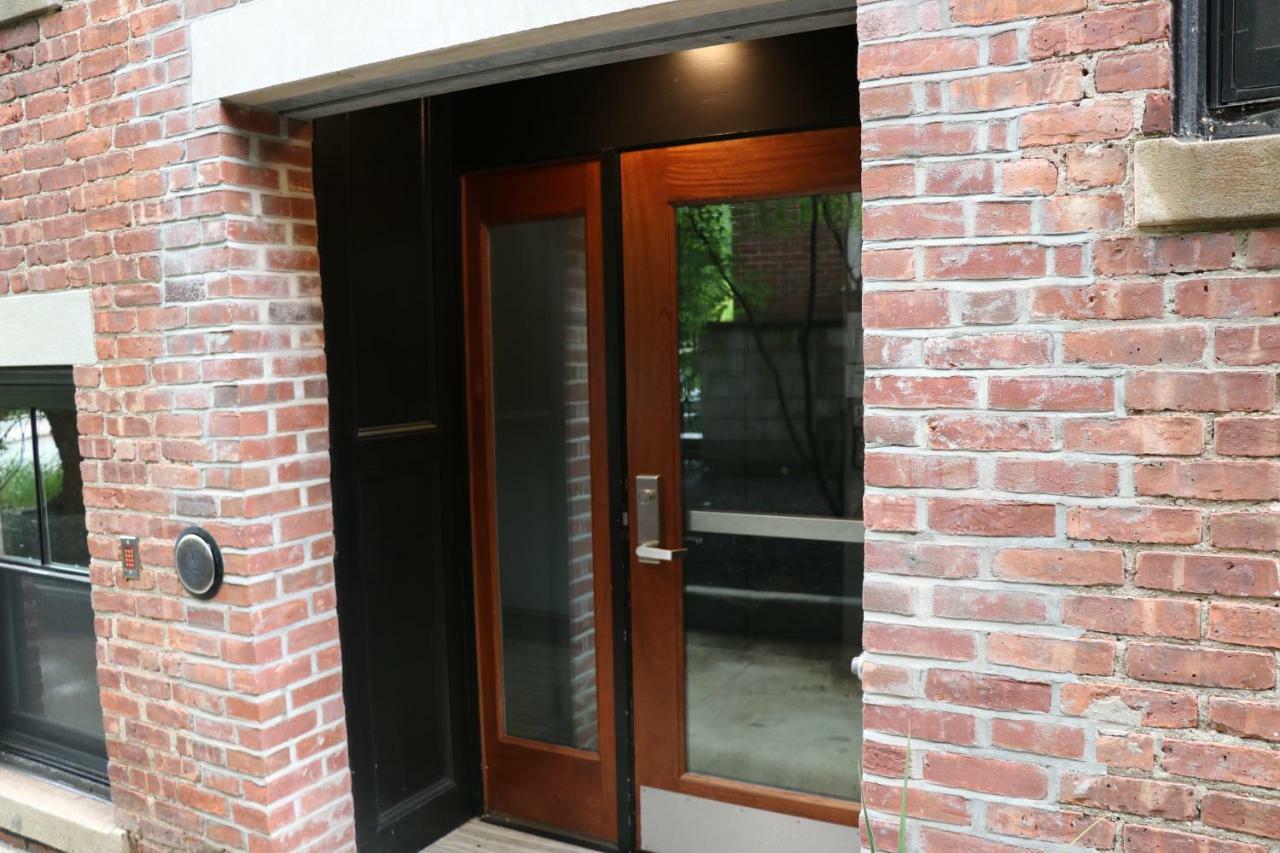 A Stylish W/ A Queen Bed, Heated Floors.. #31 *